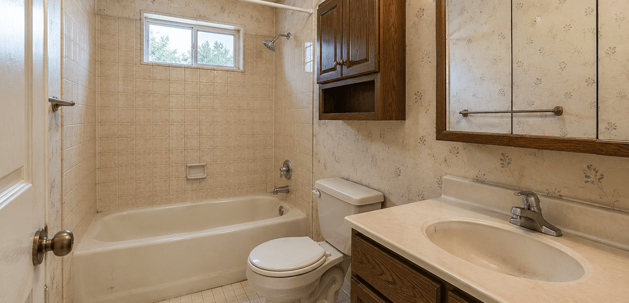 Bathroom before renovation